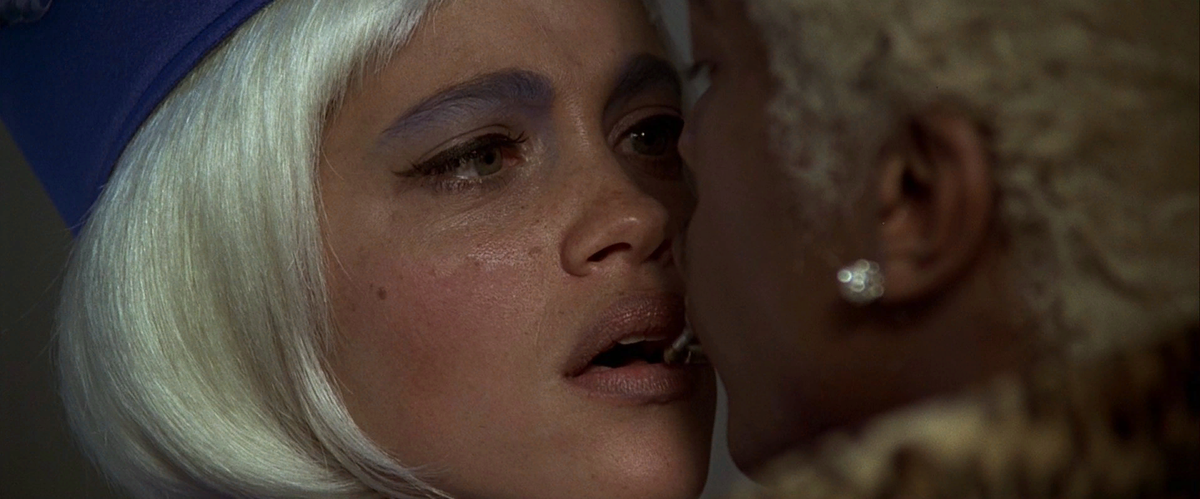 Индра Овэ, Николь Мерри и Стейси МакКензи