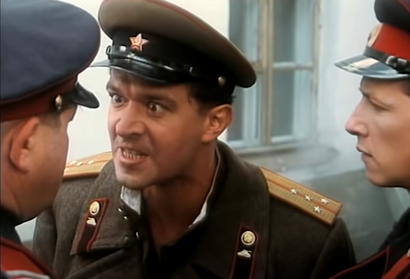 "Для кого я  в Курской Дуге в танке горел?" - кадр из фильма, где милиция решила проверить документы. 