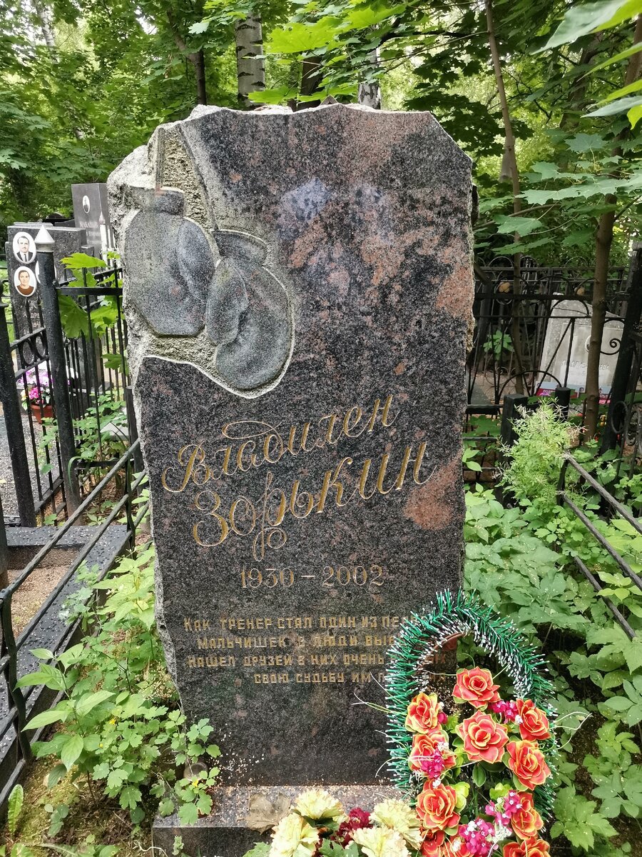 смоленское кладбище в санкт петербурге кто похоронен