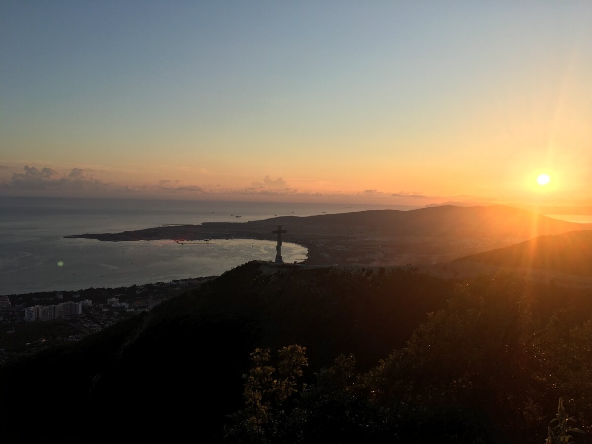 Вид на Геленджикскую бухту с канатной дороги "Олимп"