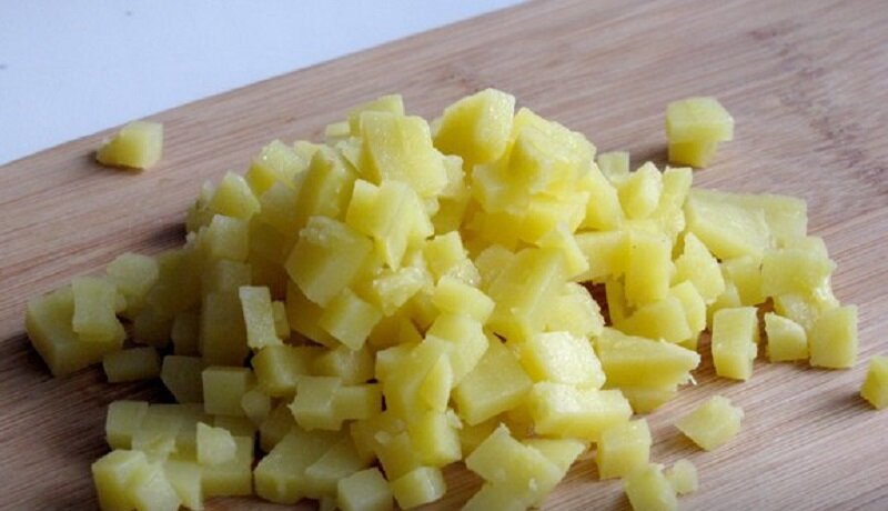 можно и пюре из него сделать для салата,но мне так больше нравится.