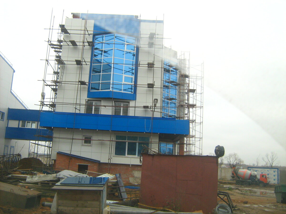 Здание отапливается ТГН установками