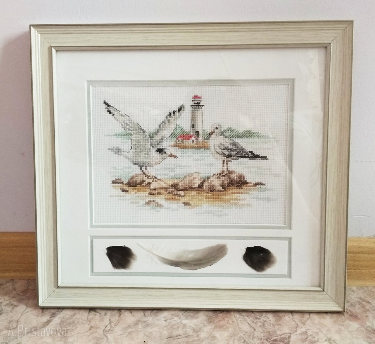 Чайки и маяк от "Алисы".