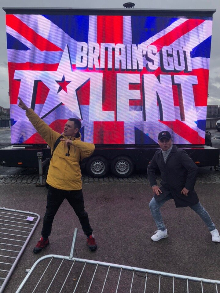 Парни саб ложки" или "Парни саб трубы", фото с сайта http://parnisub.ru/TRUBbl