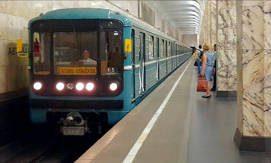 По Замоскворецкой линии ходят самые старые составы в Московском метро