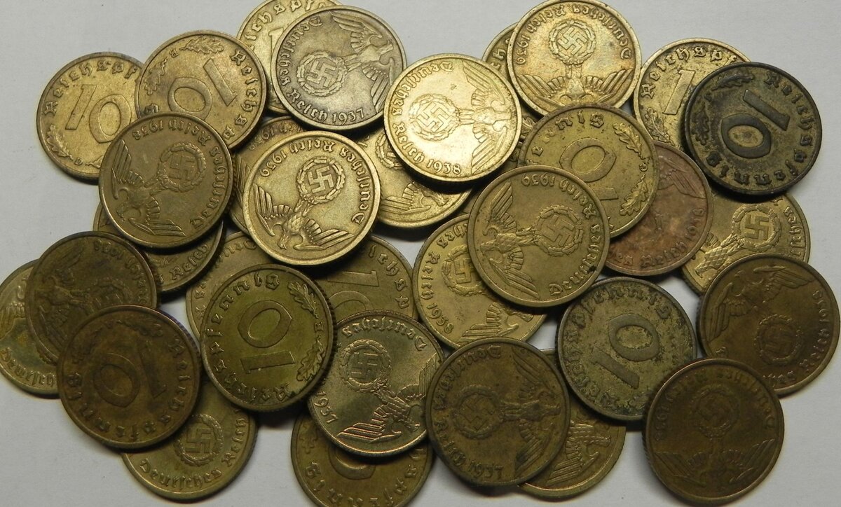 Деньги второй мировой войны. Золотые монеты третий Рейх. Монеты третьего рейха. Монеты 1945 Рейх. Деньги 3 рейха.