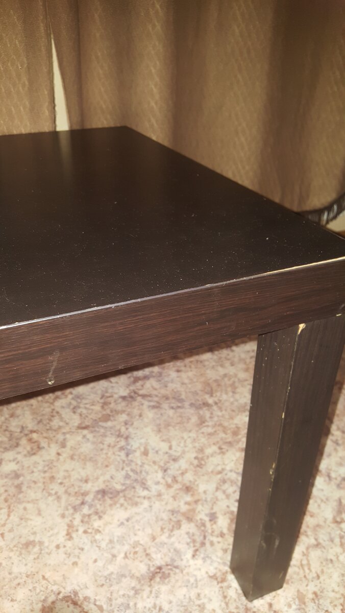 У каждого есть такой стол.