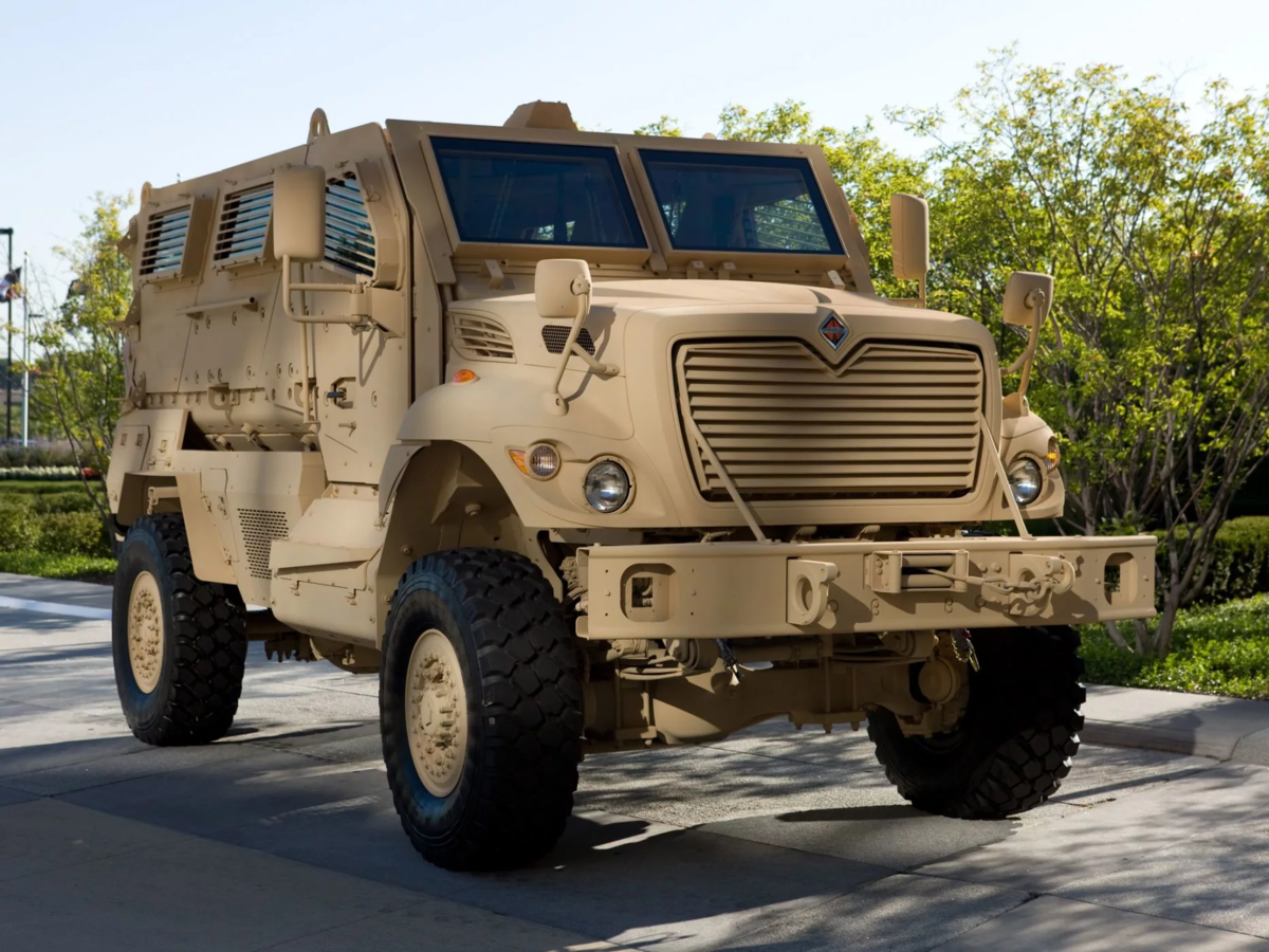 Max pro сша. International MAXXPRO MRAP. Бронеавтомобилей International MAXXPRO. MAXXPRO броневик. Машин MRAP MAXXPRO.