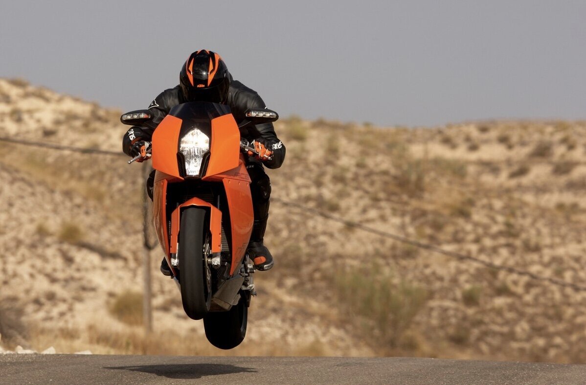 Разгон до 100 км занимает 3 сек.