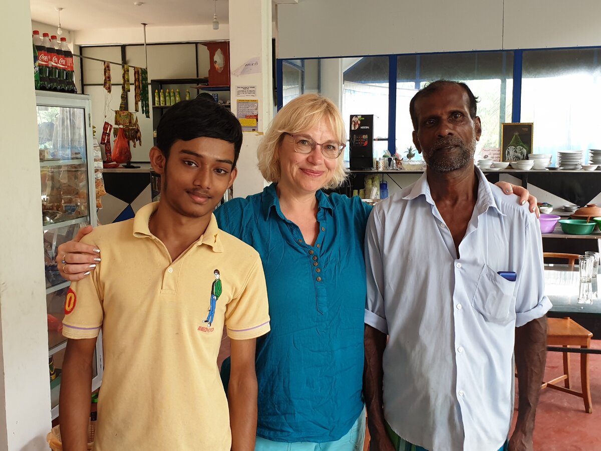 Гиаянта Саптаршана со мной и отцом, Шри-Ланка, 27.04.2019