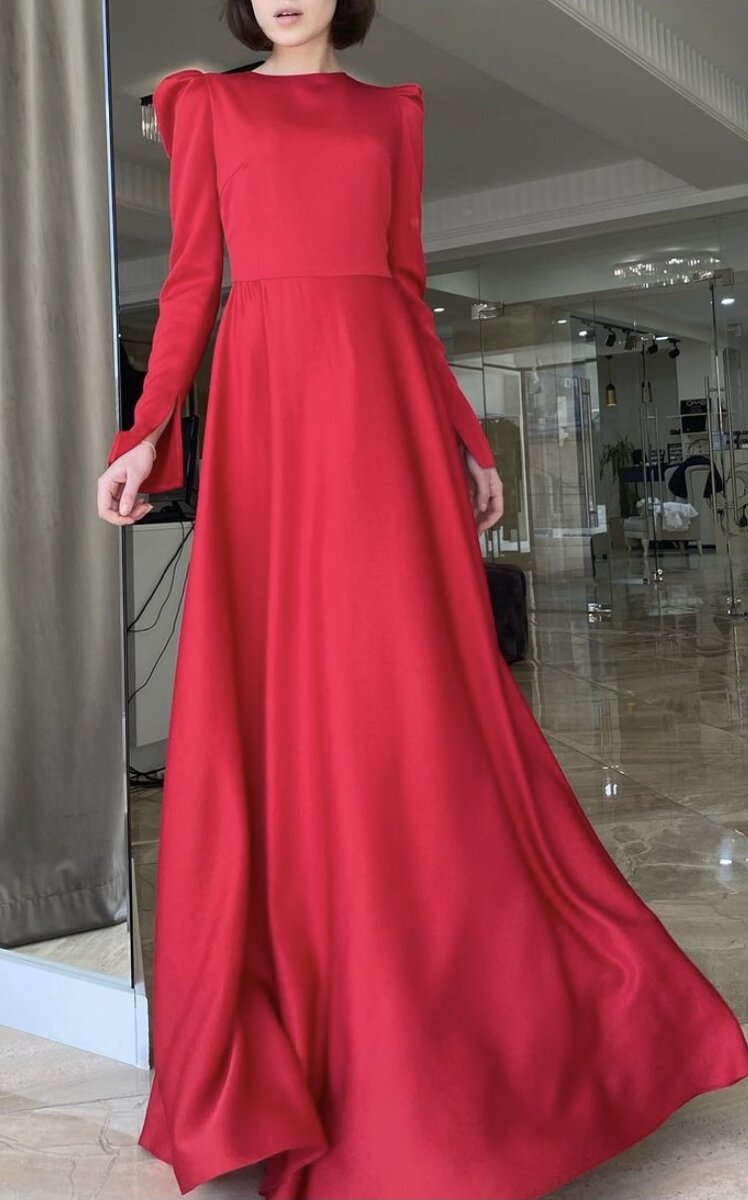Вечернее платье красного цвета в пол