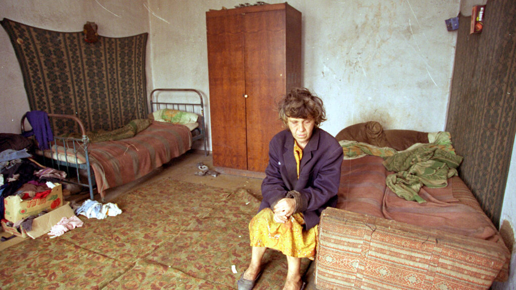 Люди живут все беднее. Квартира бедного человека. Нищие квартиры. Бедность в России.