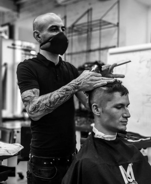 Наш преподаватель и куратор курсов мужских стрижек Владимир Дружин. 