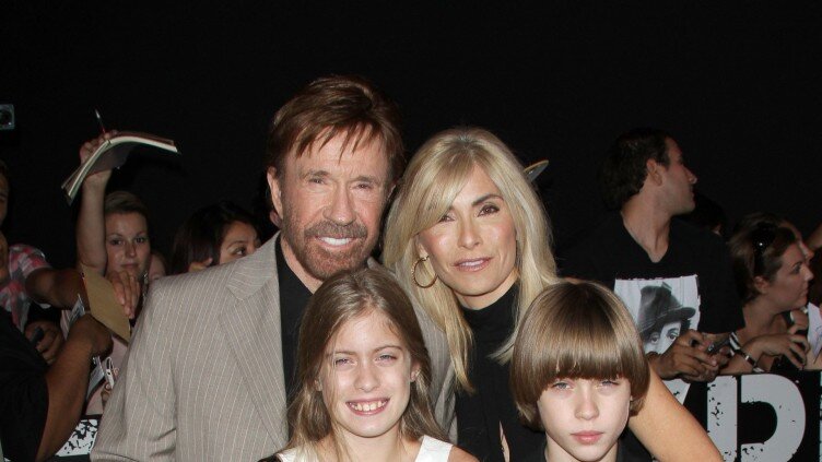 Чак Норрис с семьёй