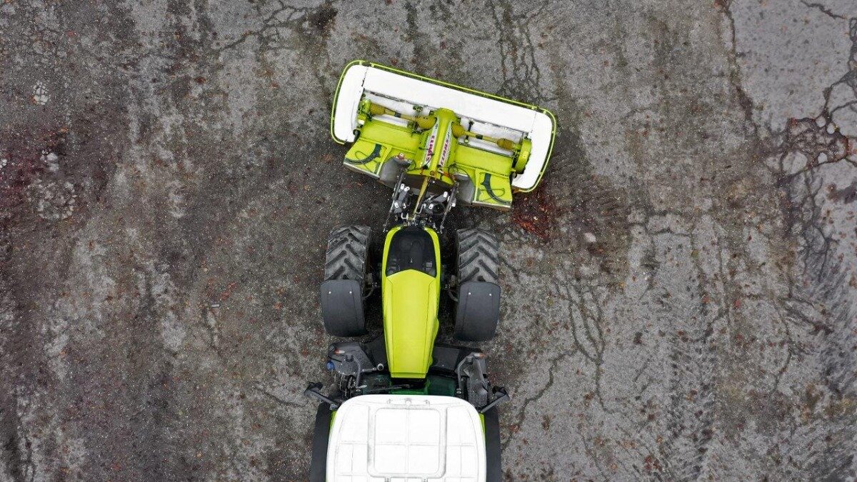 Фото: Пресс-релиз CLAAS Гидравлически регулируемые передние нижние тяги для комбинаций передне- и задненавесных косилок DISCO