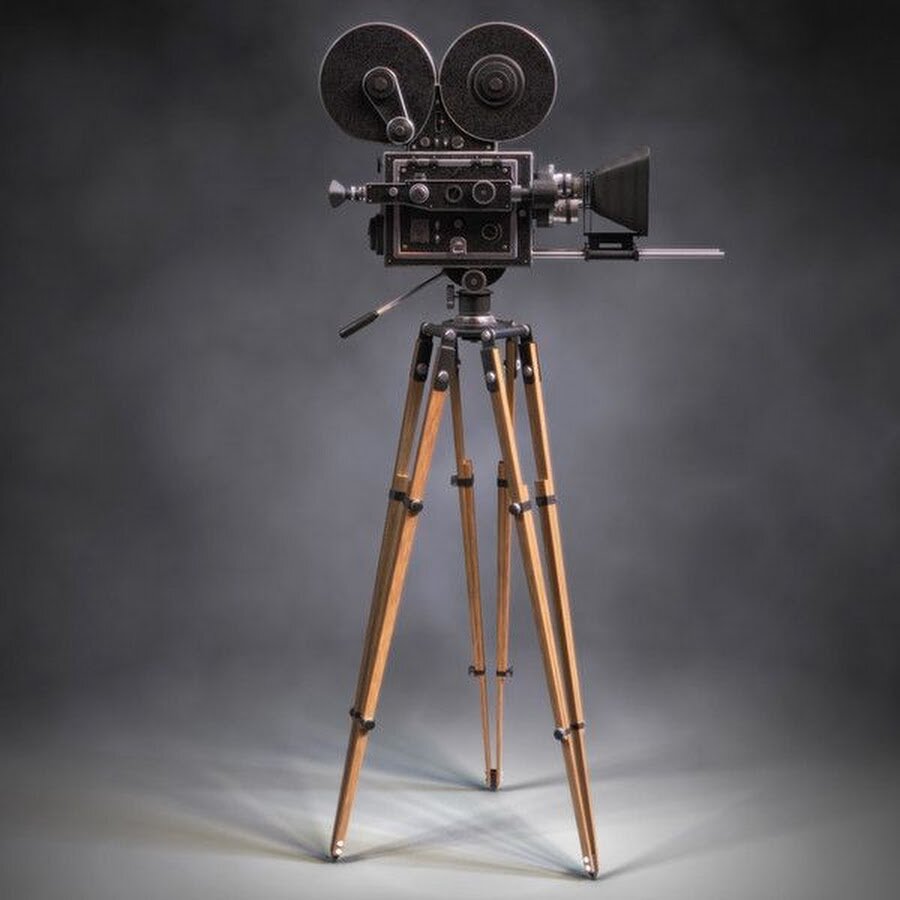 Movie camera. Старинная кинокамера. Пленочная кинокамера. Старая видеокамера. Винтажная кинокамера.
