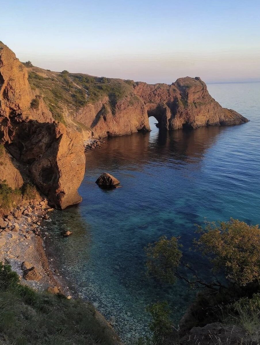 Местом впрочем, и правда невероятное . На фото - грот Дианы 