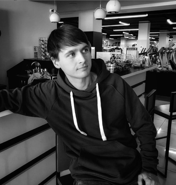 Открывая себя, будь готов принимать не только лавры. 