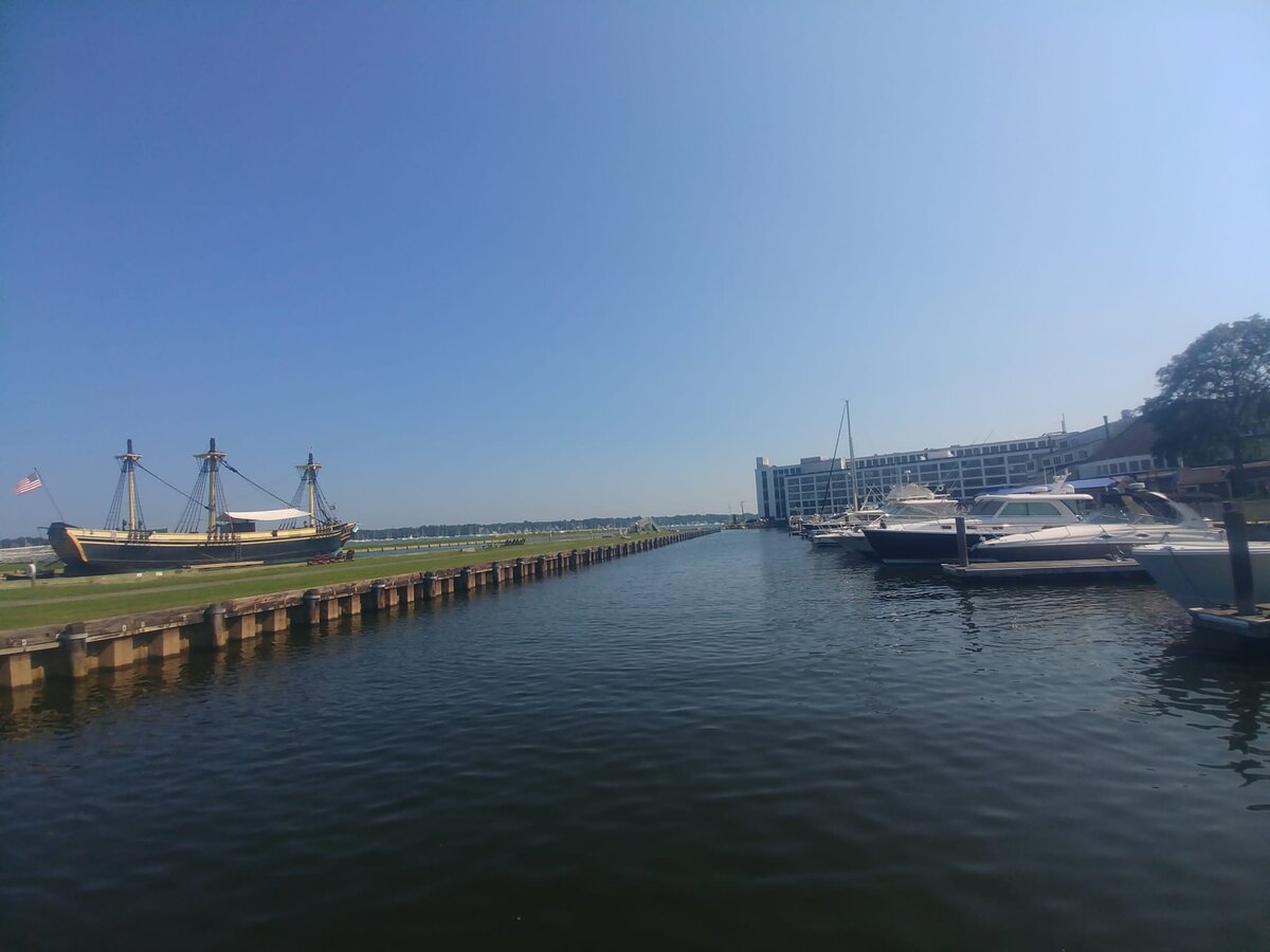 Корабль с поселенцами причалил к американской земле