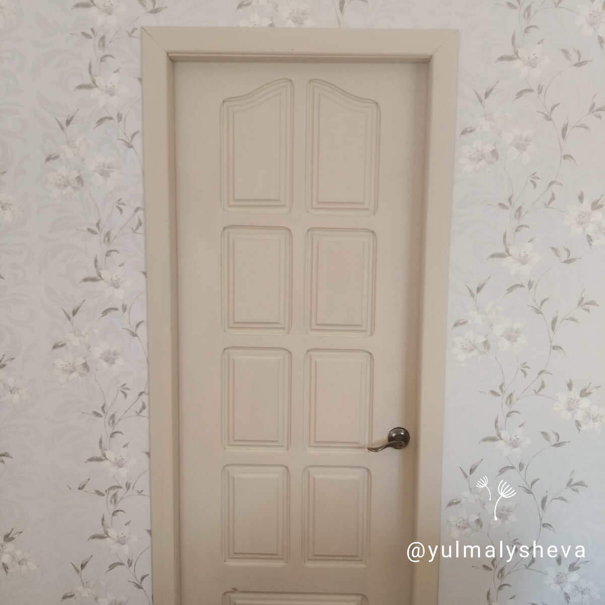 Дверь для дачи окрашена порошковой краской и коваными цветами, заказать в Сергиевом Пасаде