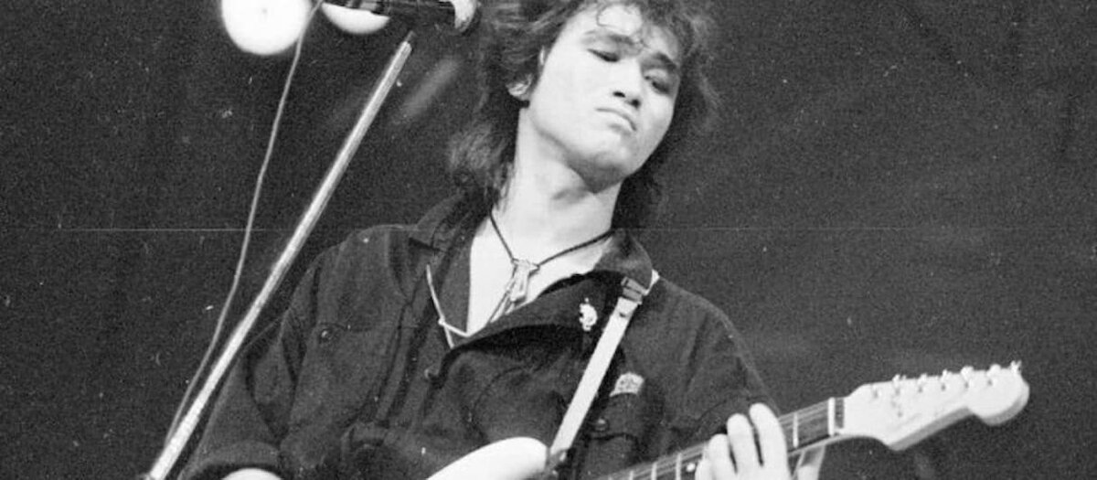 Виктор цой с гитарой картинки