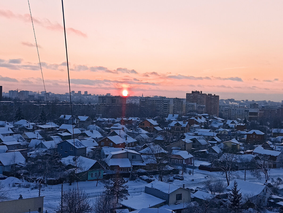 Фото автора. Вид из окна 9 этажа в Пролетарском районе