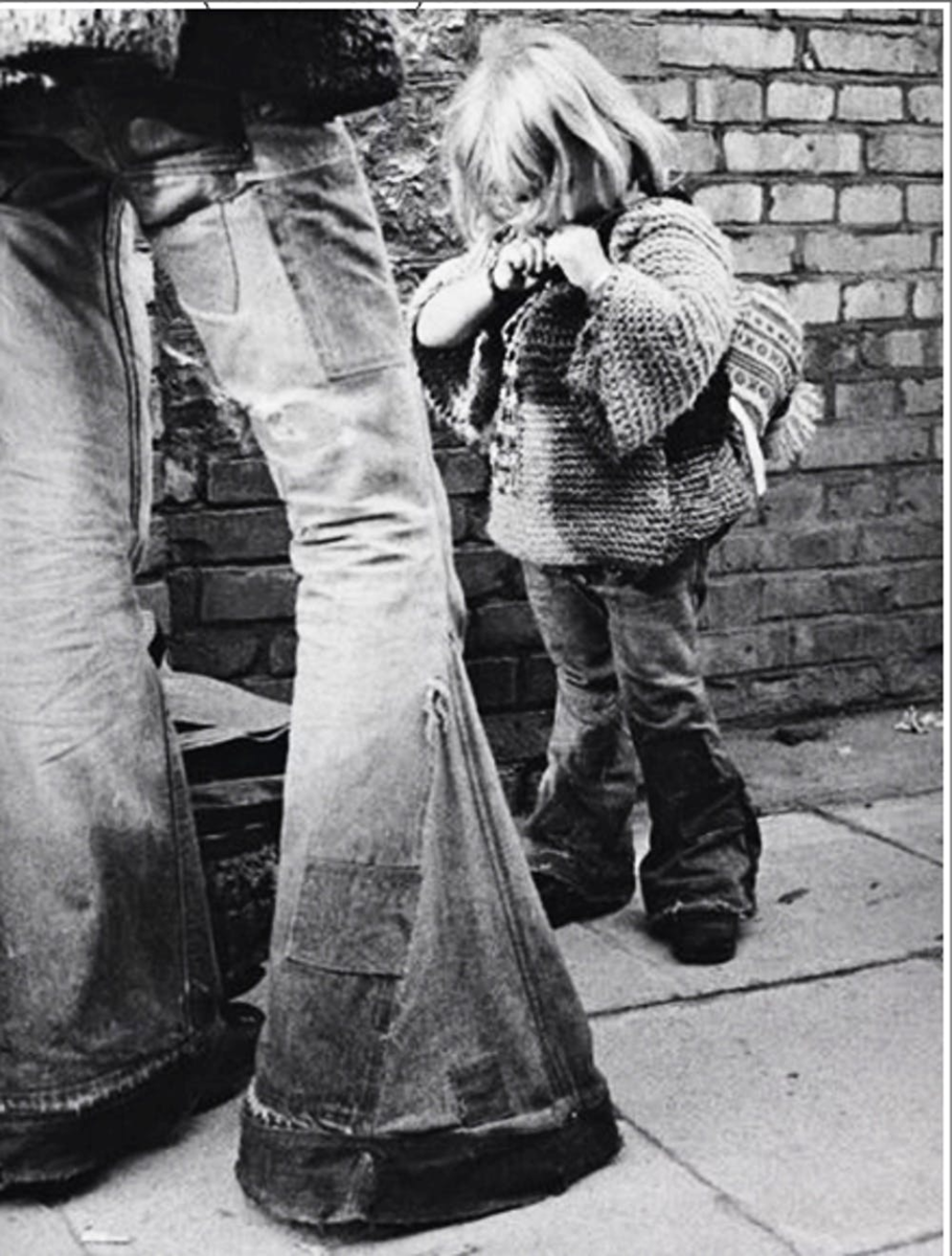 Маленькая хиппи, 1969 год. Источник https://fishki.net/3168176-retro-fotografii/.