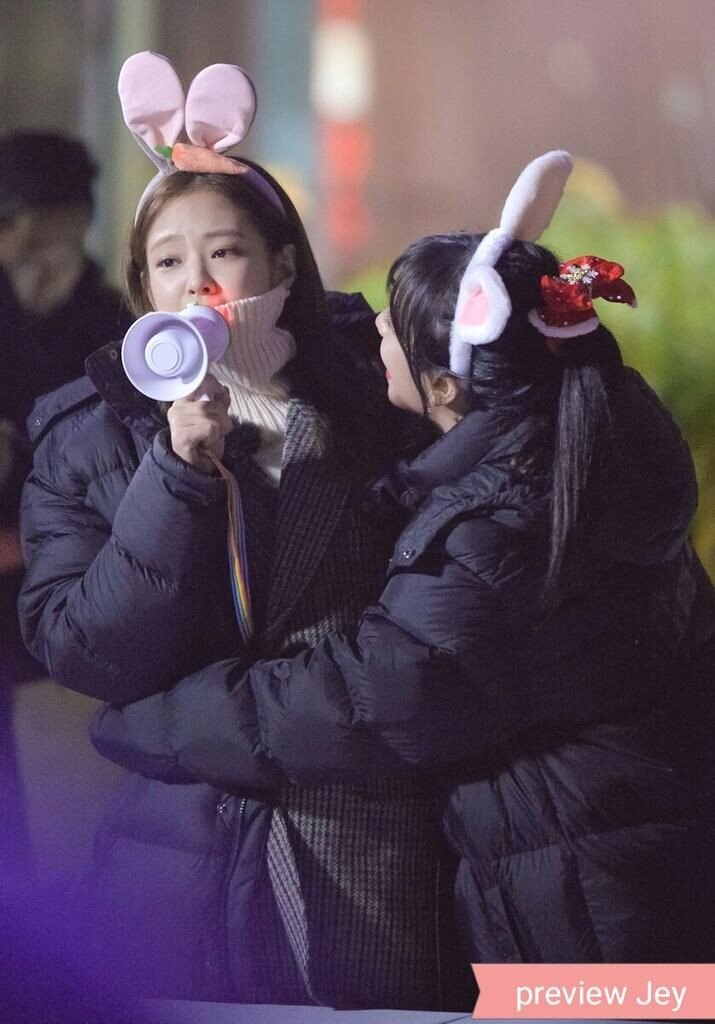 Дженни и Джису