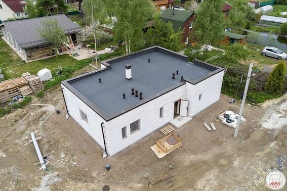 Частный загородный дом с плоской крышей