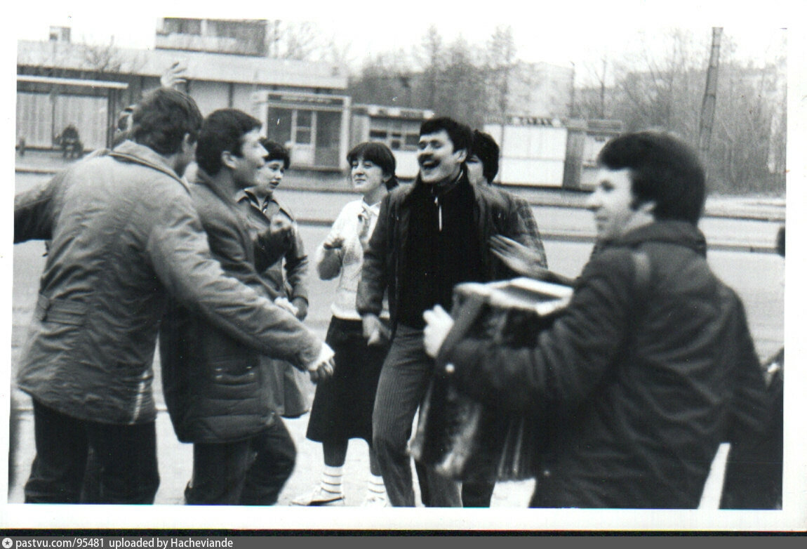 "Забирают, забирают в армию могучую..."