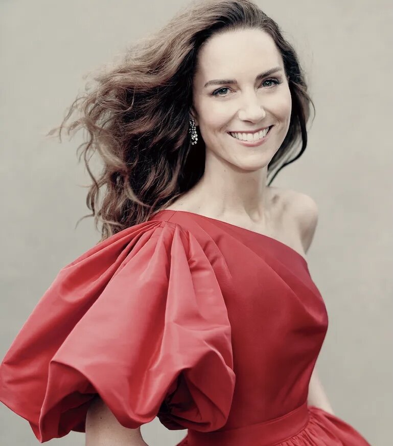 Кейт Миддлтон исполняется 40 лет 9 января 2022 года. На этой фотографии у Кейт - бриллиантовые серьги Ее Величества, в которых Елизавету II неоднократно видели на протяжении многих лет. Фотография из открытого источника. 