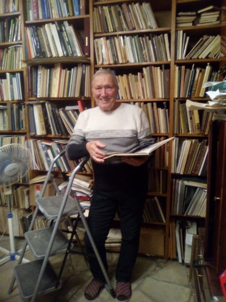 Археолог собрал потрясающую домашнюю библиотеку, фото автора