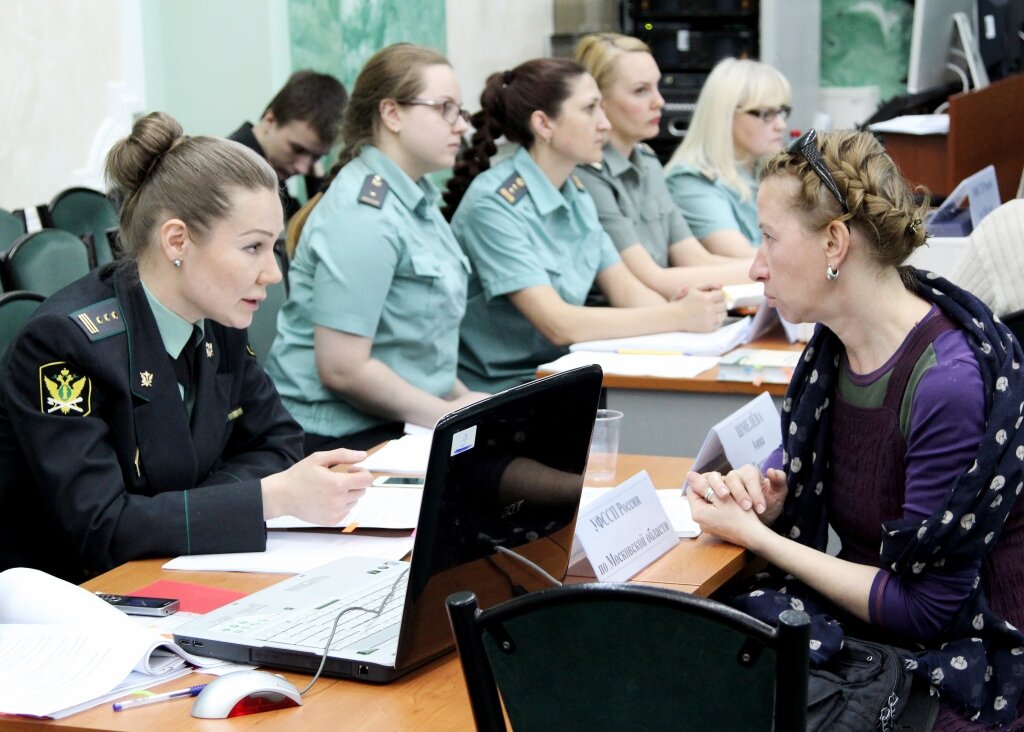 Подразделение приставов. ФССП И гражданин. Псковские приставы. Причём граждан приставы. ФССП Псков.