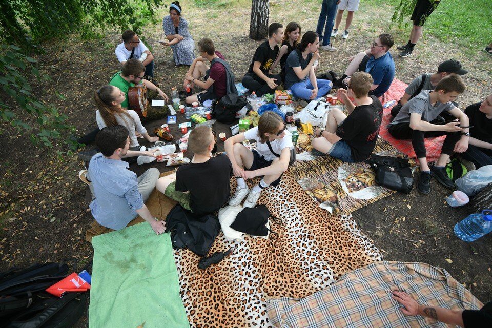     В Новосибирске к натуралам на пикнике приставят охрану. Алексей БУЛАТОВ