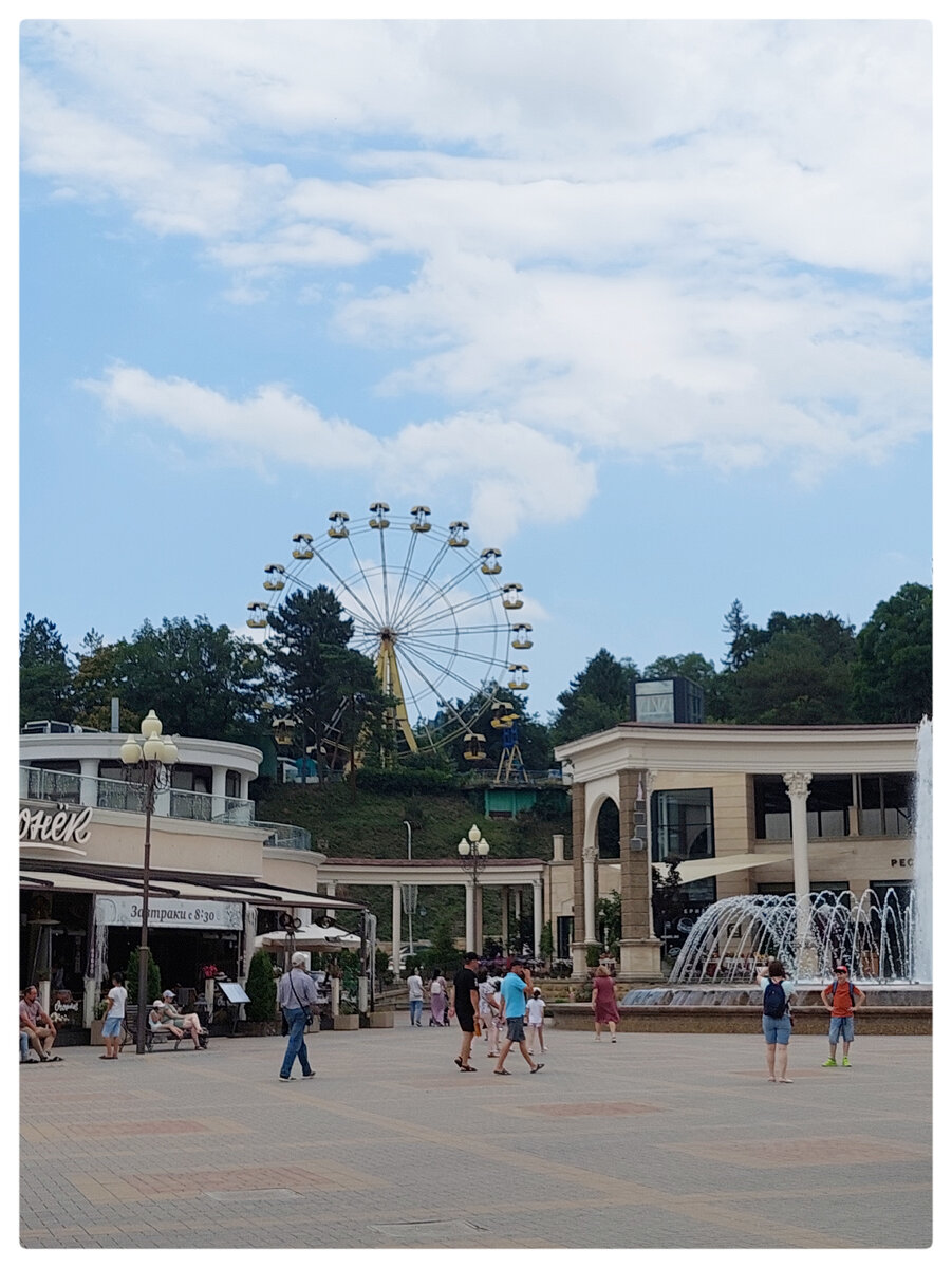 Поющий фонтан и Колесо Обозрения. Моё фото.