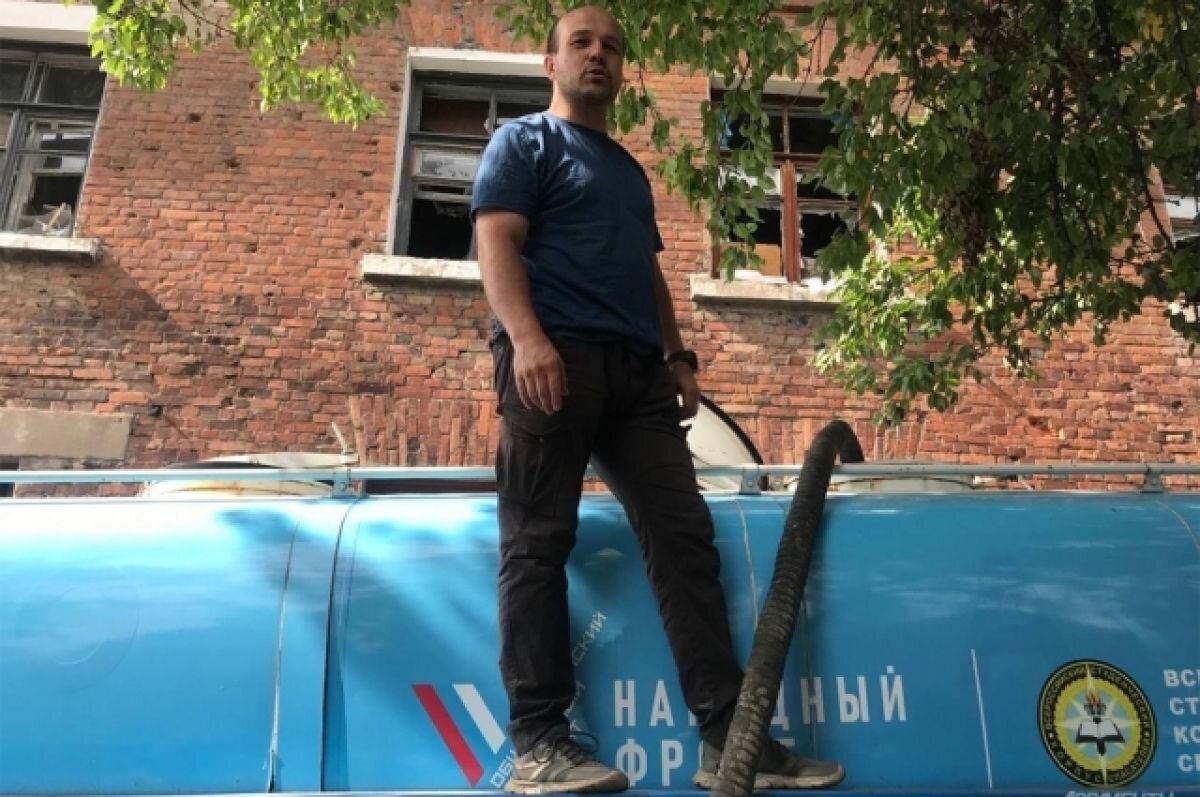    Призвание помогать. Бизнесмен развозит воду по освобожденным городам ЛНР