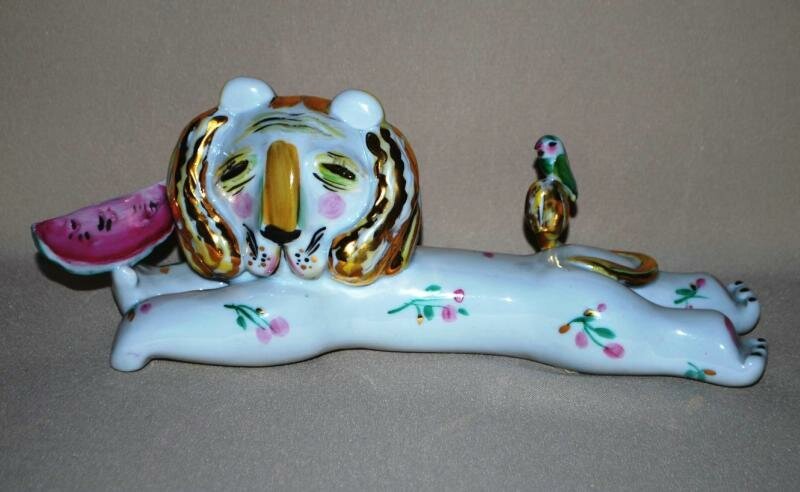 Галина Соркина. Скульптура «Фруктовый лев» (авторский экземпляр). 1979. Дулёво. Длина 21 см. Сергиево-Посадский государственный историко-художественный музей-заповедник / 4283-к. Госкаталог: 9144204. Источник: goskatalog.ru