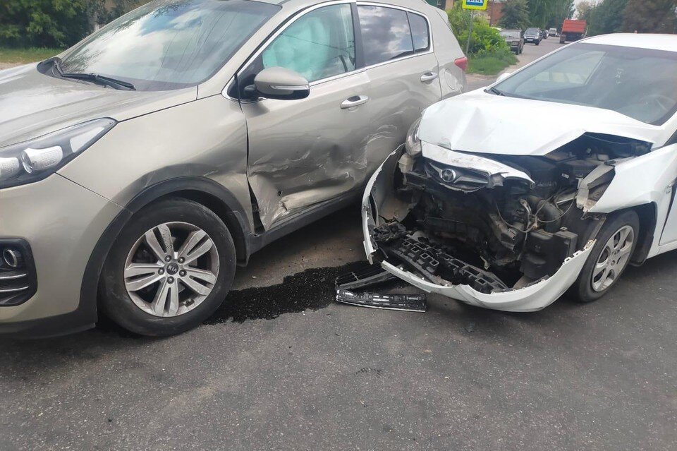     Под Липецком столкнулись Хендай и Киа  Пресс-служба ГИБДД Липецкой области.