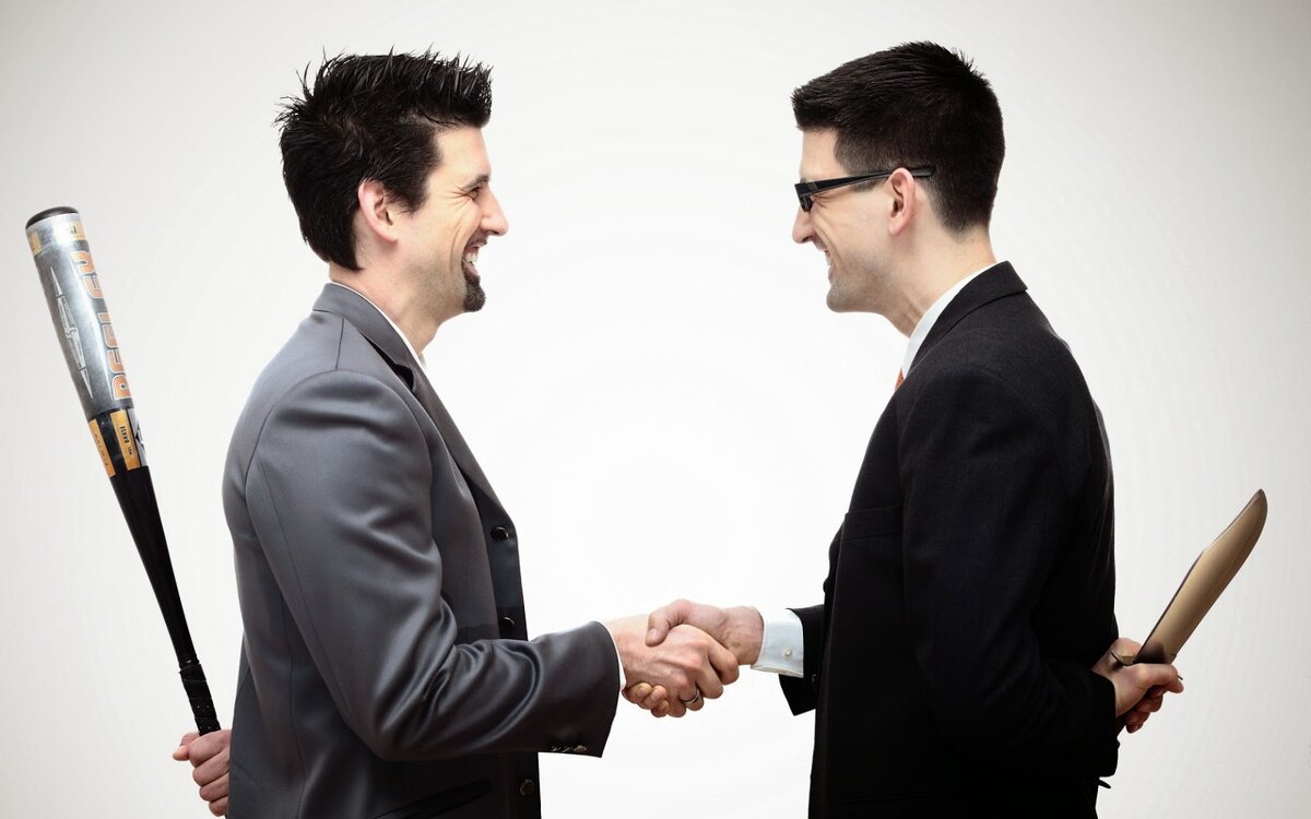 Важность уважения и вежливости: Маленький акт доброты в поезде напомнил мне, как важно уважать права и пространство других. Мы можем создать лучший мир, проявляя вежливость и уважение к окружающим.