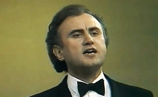 Фото: скриншот realnoevremya.ru из видео «Хәйдәр Бигичев. Туган җирем — Татарстан»/youtube.com, аккаунт «ТатБаш — татарские и башкирские клипы» 