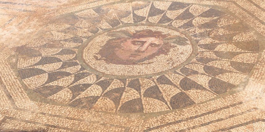    В Испании археологи нашли мозаику с изображением Медузы Горгоны.