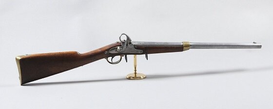 Кавалерийский карабин. Калибр 17,1 мм, масса 2,47 кг, длина ствола 52 см (гладкий), общая длина 92 см.