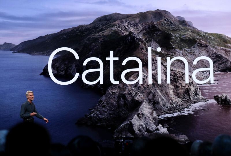 Сан-Хосе, Калифорния-03 июня: старший вице-президент Apple по разработке программного обеспечения Крейг Федериги говорит во время основного выступления во время 2019 Apple Worldwide Developer Conference (WWDC) в конференц-центре Сан-Хосе 03 июня 2019 года в Сан-Хосе, Калифорния. WWDC продлится до 7 июня. (Фото Джастина Салливана/Getty Images)Еще