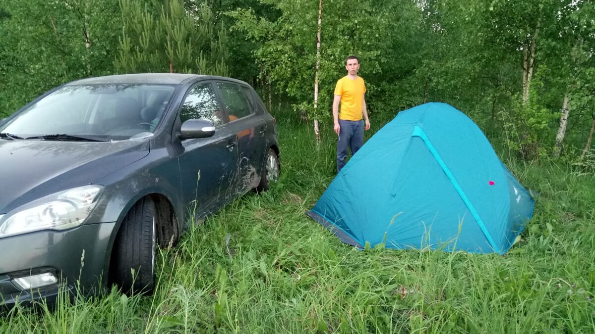 На Ленинградском шоссе, в районе Бологое, съезд вправо, примерно 600 метров от шоссе. Около 21.00. Этому предшествовала остановка в Вышнем Волочке на ужин.