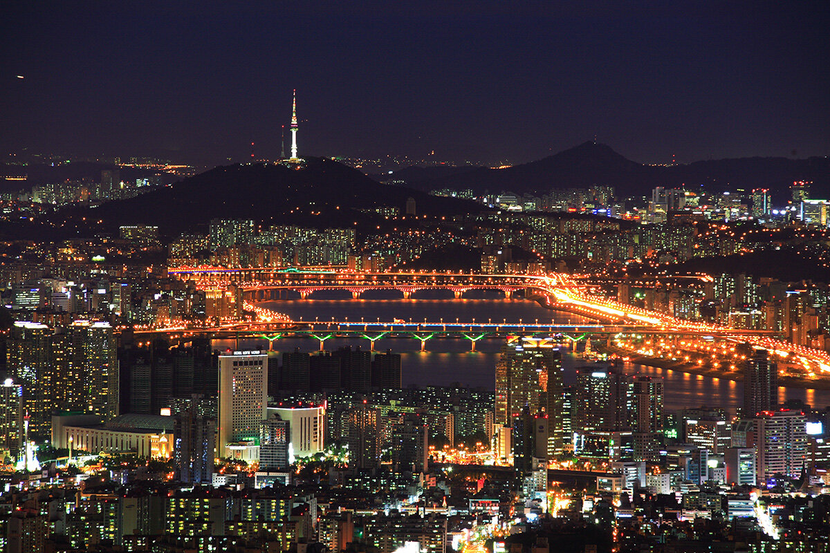 Seoul. Южная Корея Сеул ночной вид. Ночной Сеул Южная Корея. Южная Корея Сеул ночью. Ночной город Сеул Южная Корея.