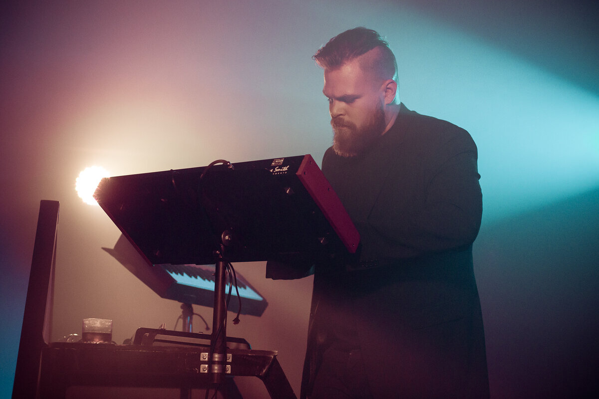 Com truise. EPHEMERONCOM Truise. Com Truise - Ephemeron. Trap Ashton Truise.