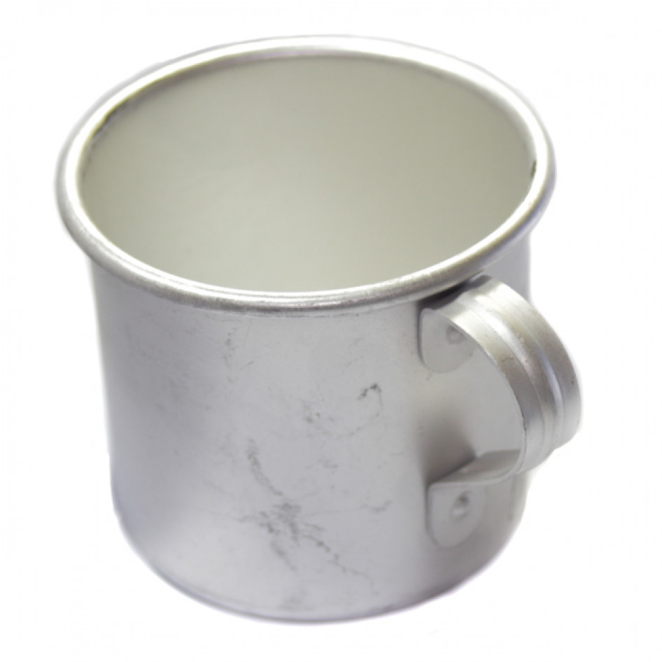 Пример простой алюминиевой кружки из хозмага за 100 рублей. Она поможет вскипятить воду. Это важно, ведь без воды вы не протяните и трех дней.