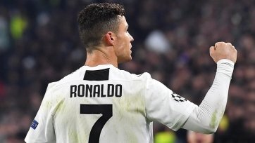 «Ювентус», как и в прошлом сезоне, останется без игрока, выступающего под номером «9». «Старая синьора» опубликовала список номеров, под которыми будут выступать футболисты в сезоне-2019/20.
