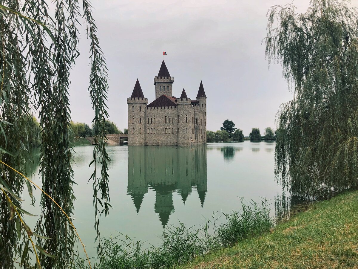 Замок на воде в кабардино балкарии фото с описанием