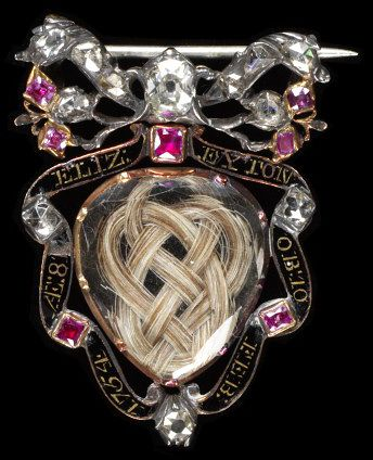 Траурная брошь, Англия, 1754. из коллекции музея Виктории и Альберта (Лондон)